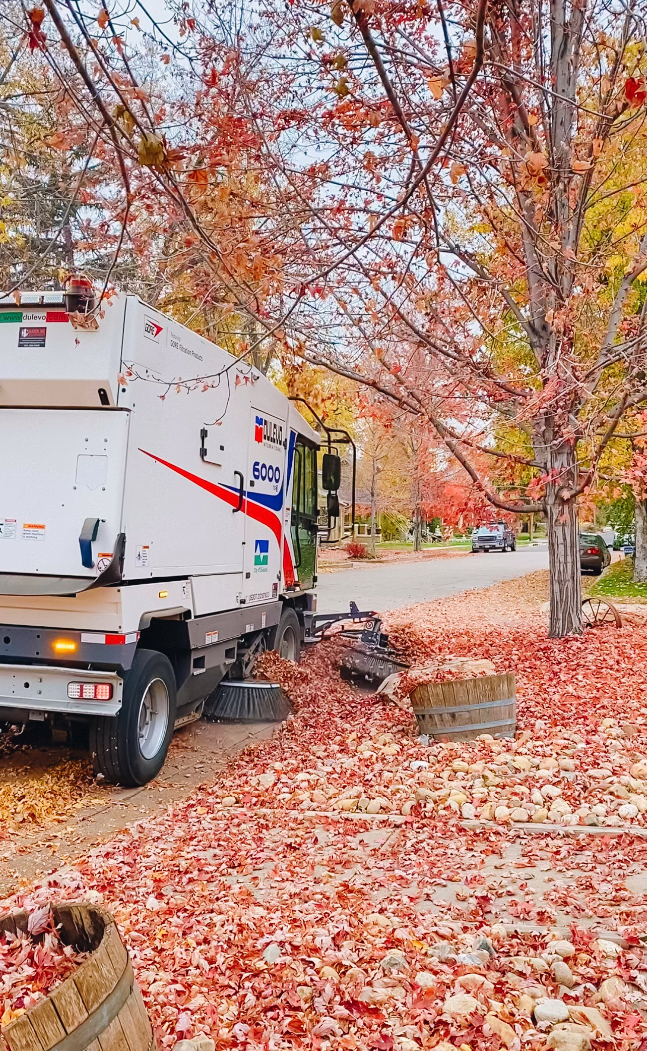 Street sweeping vehicle